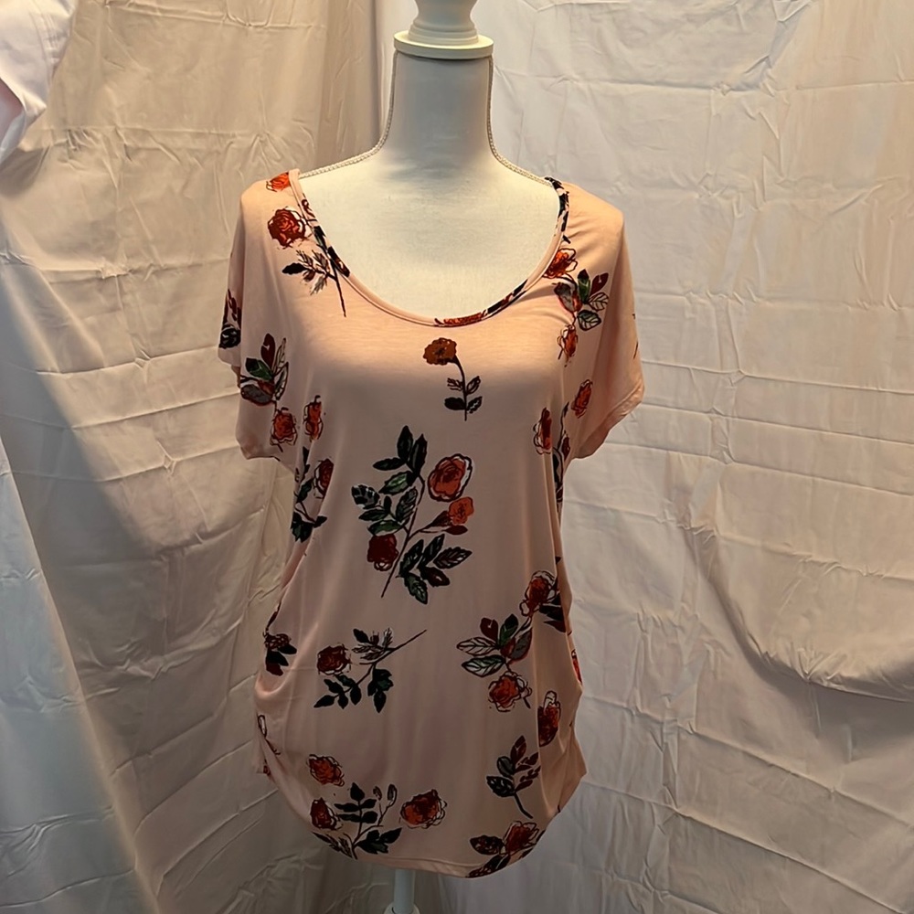 Hippie Chic Tee that gathers on both sides. NWT